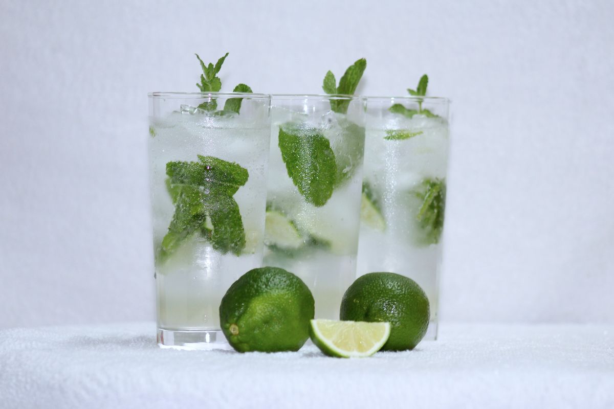 Emerald Frost mocktail with fresh mint and lime over crushed ice